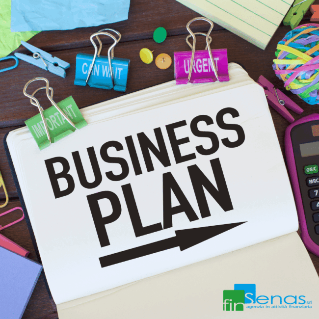 Business Plan 2025 come costruire la tua impresa passo dopo passo Notebook con la scritta BUSINESS PLAN circondato da mollette colorate con etichette 'Important', 'Can Wait' e 'Urgent', insieme a penne, calcolatrice e post-it