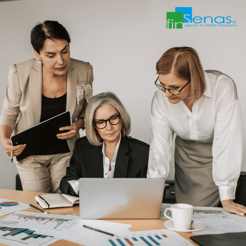 Come integrare leasing, noleggio e mutui nel piano finanziario aziendale ottimizzare la gestione delle risorse Tre professioniste analizzano dati finanziari al computer, simbolo della pianificazione aziendale e dell’integrazione tra leasing, noleggio e mutui.