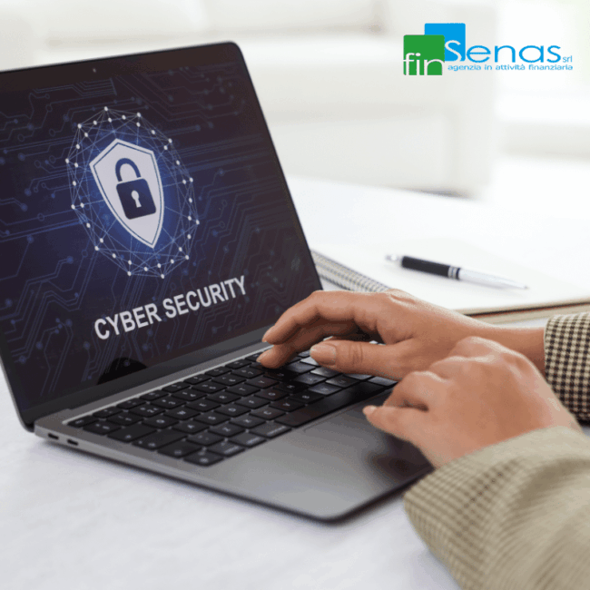 Cyber Security aziendale tutto quello che le aziende devono sapere Persona che utilizza un computer portatile con schermata dedicata alla cyber security e icona di sicurezza digitale, immagine illustrativa sulla protezione informatica aziendale.