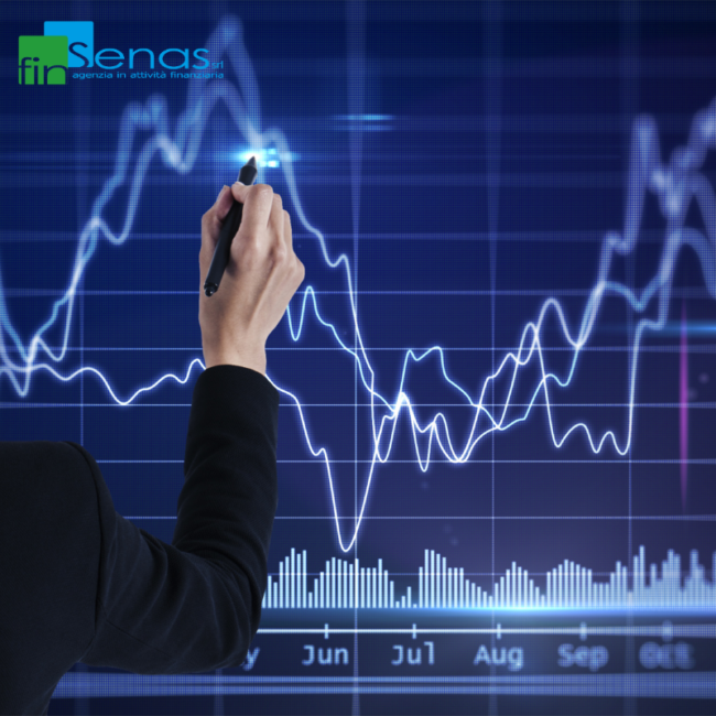 Cos’è lo spread in finanza e perché è così importante per mercati, investimenti e risparmi Persona che disegna un grafico finanziario su uno schermo digitale con andamento dei mercati, immagine rappresentativa dello spread e dell’andamento dei mercati finanziari.