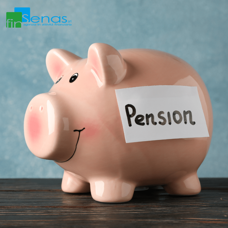 Pensione provvisoria INPS cosa significa e quali conseguenze può avere sul tuo assegno Salvadanaio rosa con etichetta “Pension”, immagine rappresentativa della pensione provvisoria INPS e della pianificazione previdenziale.